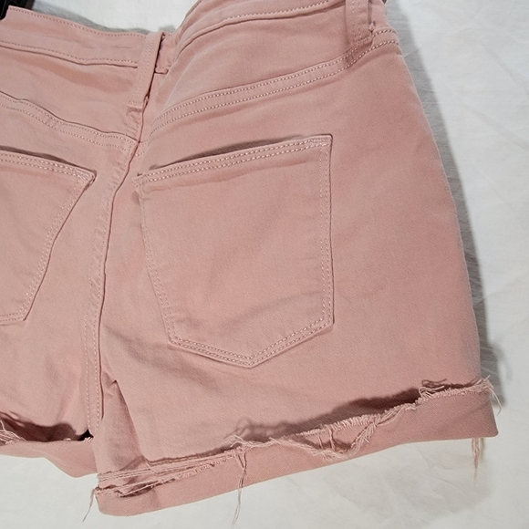 Universe Thread pink denim 2/26 shorts. Frayed bottoms cute and nice. ⛱️🌊🏖 - Picture 8 of 8